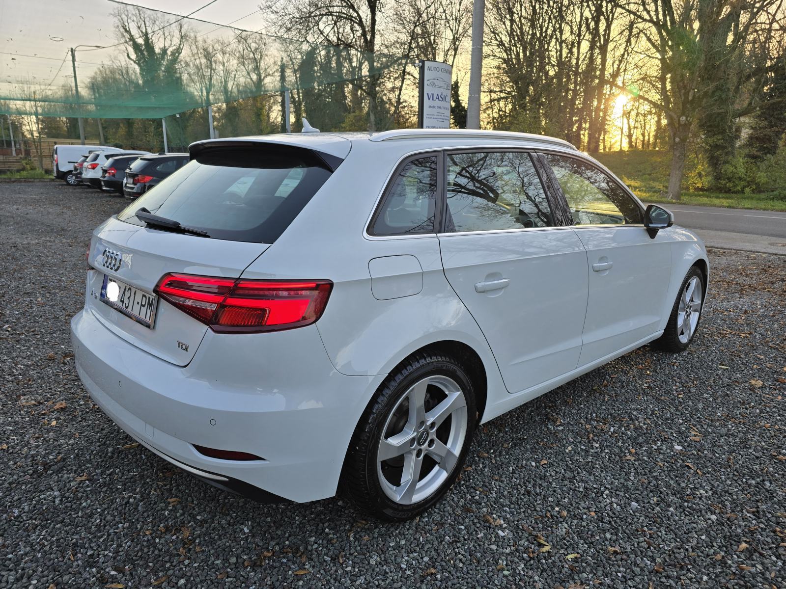 Audi A3 1,6 TDI Sportback-JAČI PAKET OPREME, ODLIČAN, fotografija 14