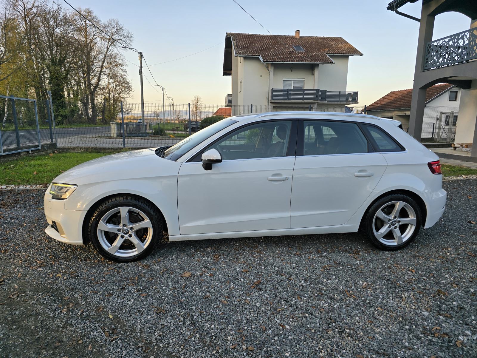 Audi A3 1,6 TDI Sportback-JAČI PAKET OPREME, ODLIČAN, fotografija 15
