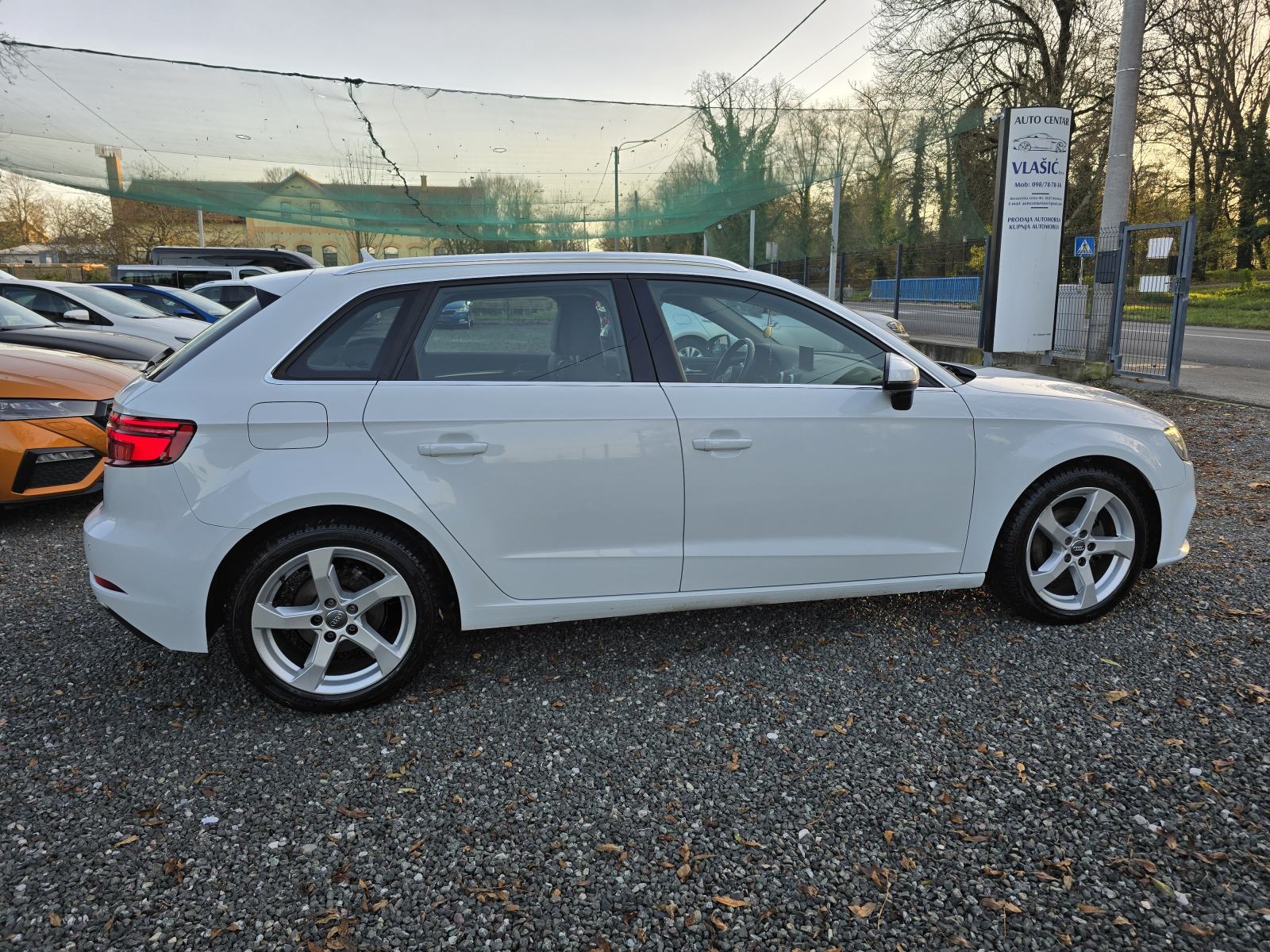 Audi A3 1,6 TDI Sportback-JAČI PAKET OPREME, ODLIČAN, fotografija 16