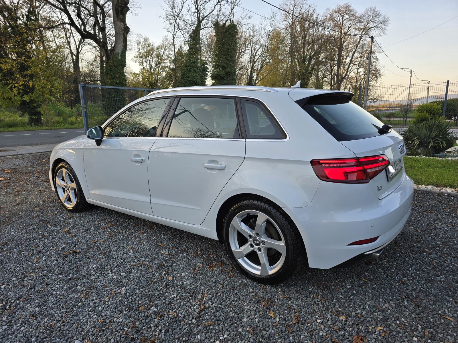 Audi A3 1,6 TDI Sportback-JAČI PAKET OPREME, ODLIČAN, fotografija 17