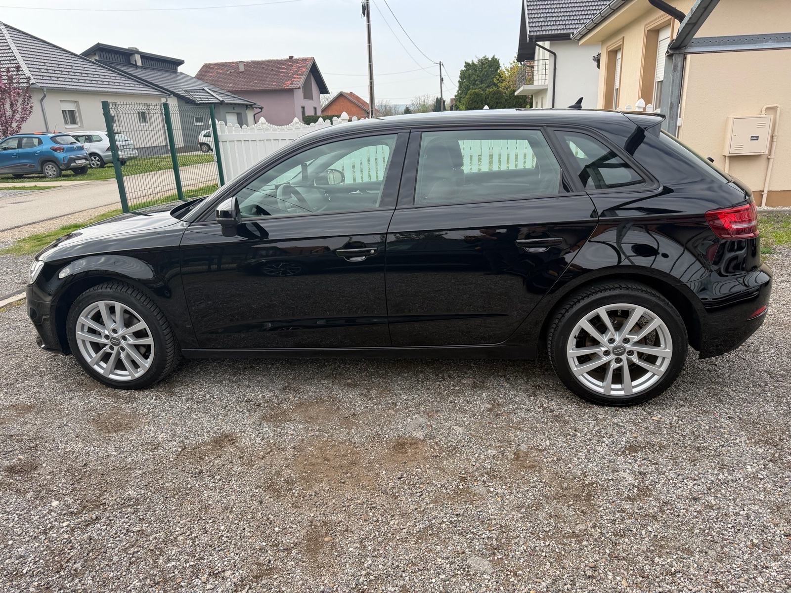 Audi A3 1,6 TDI Sportback,Led,Navigacija,82.000km,Jamstvo 12mj., fotografija 8