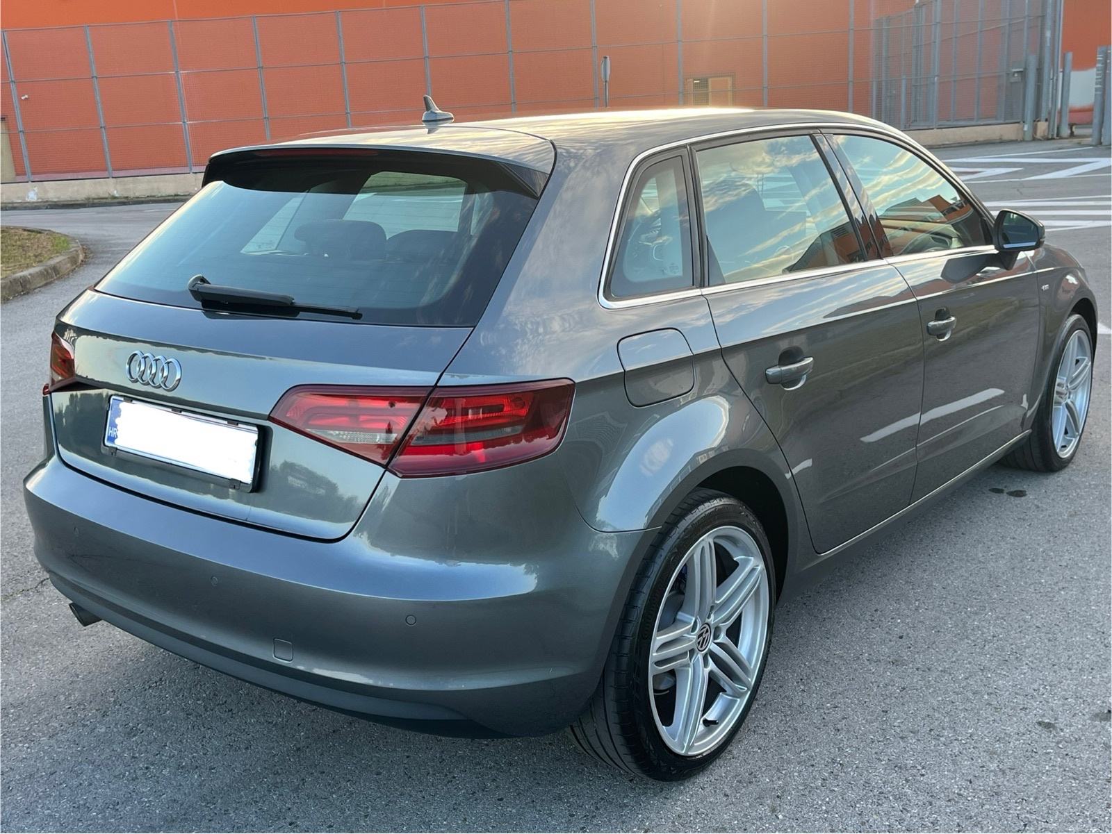 Audi A3 1,6 TDI SPORTBACK 6brzina “super stanje”, fotografija 7