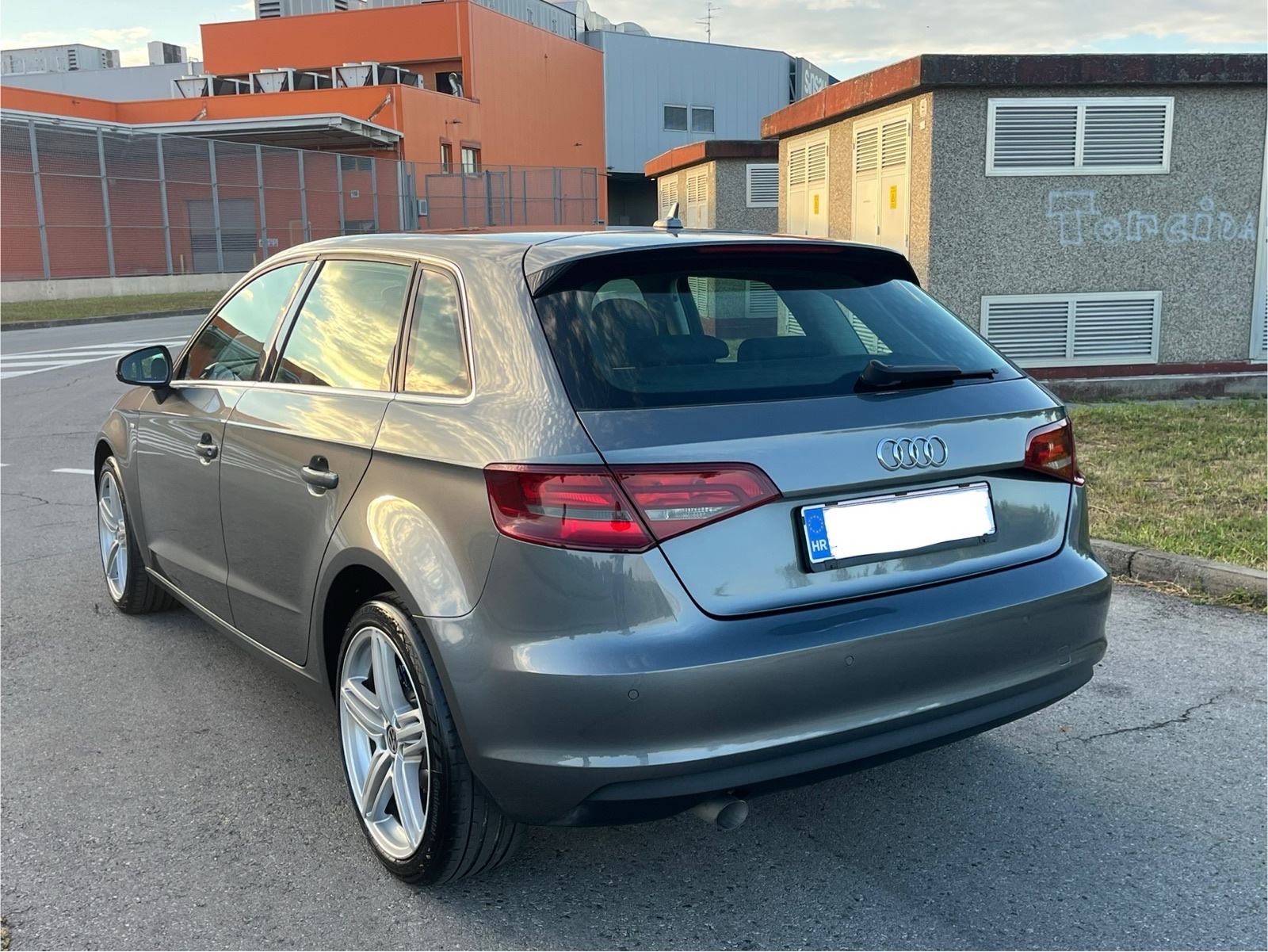 Audi A3 1,6 TDI SPORTBACK 6brzina “super stanje”, fotografija 9
