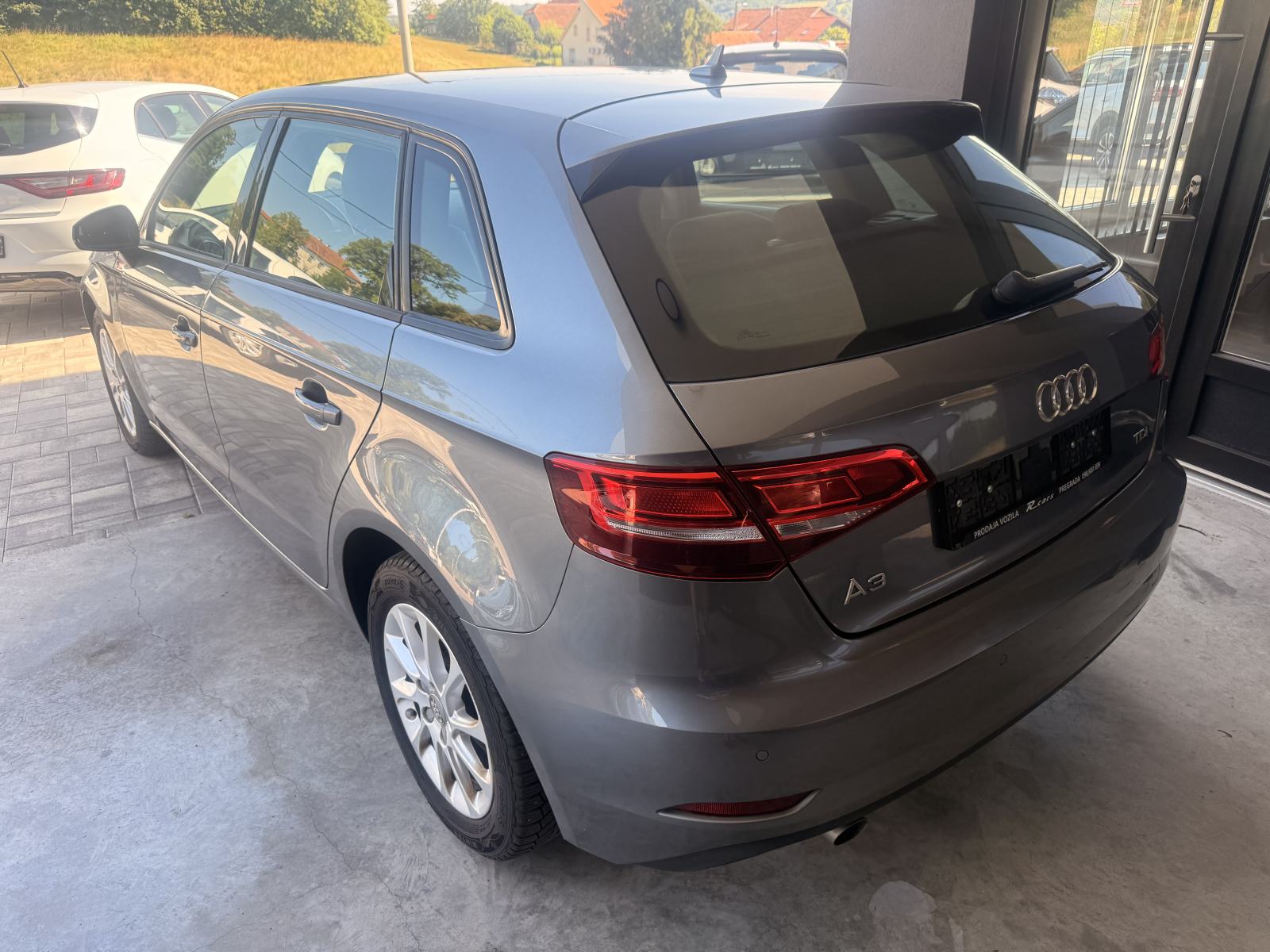 Audi A3 1,6 TDI⭐Sportback⭐navigacija⭐tempomat⭐grijanje sjedala, fotografija 3