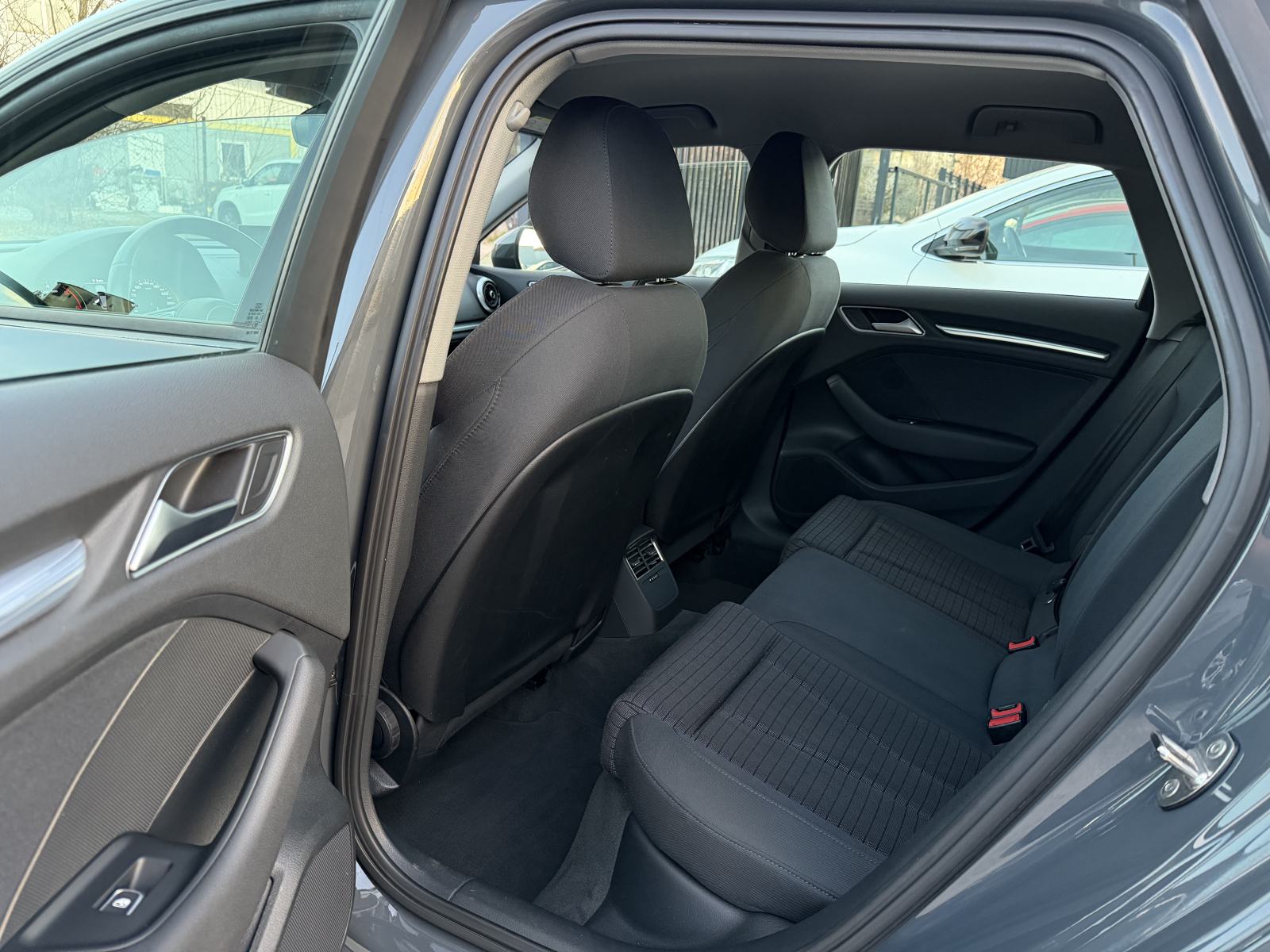 Audi A3 1,6 TDI Sportback Sport VELIKI+MALI SERVIS-BI XENON-MOD.2018, fotografija 13