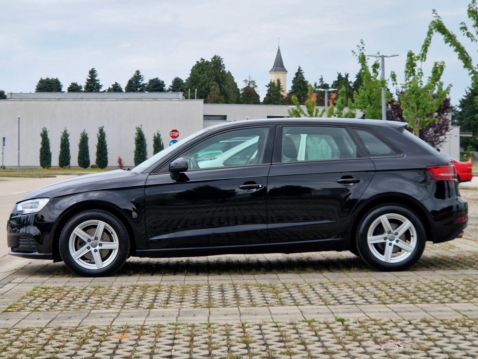 AUDI A3 1.6 TDI SPORTBACK - *VELIKI SERVIS+SERVISNA - BOGATA OPREMA*, fotografija 10