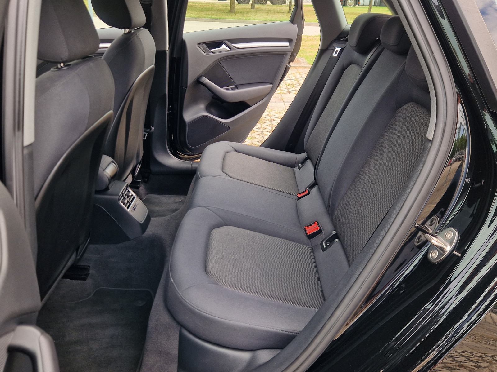 AUDI A3 1.6 TDI SPORTBACK - *VELIKI SERVIS+SERVISNA - BOGATA OPREMA*, fotografija 14