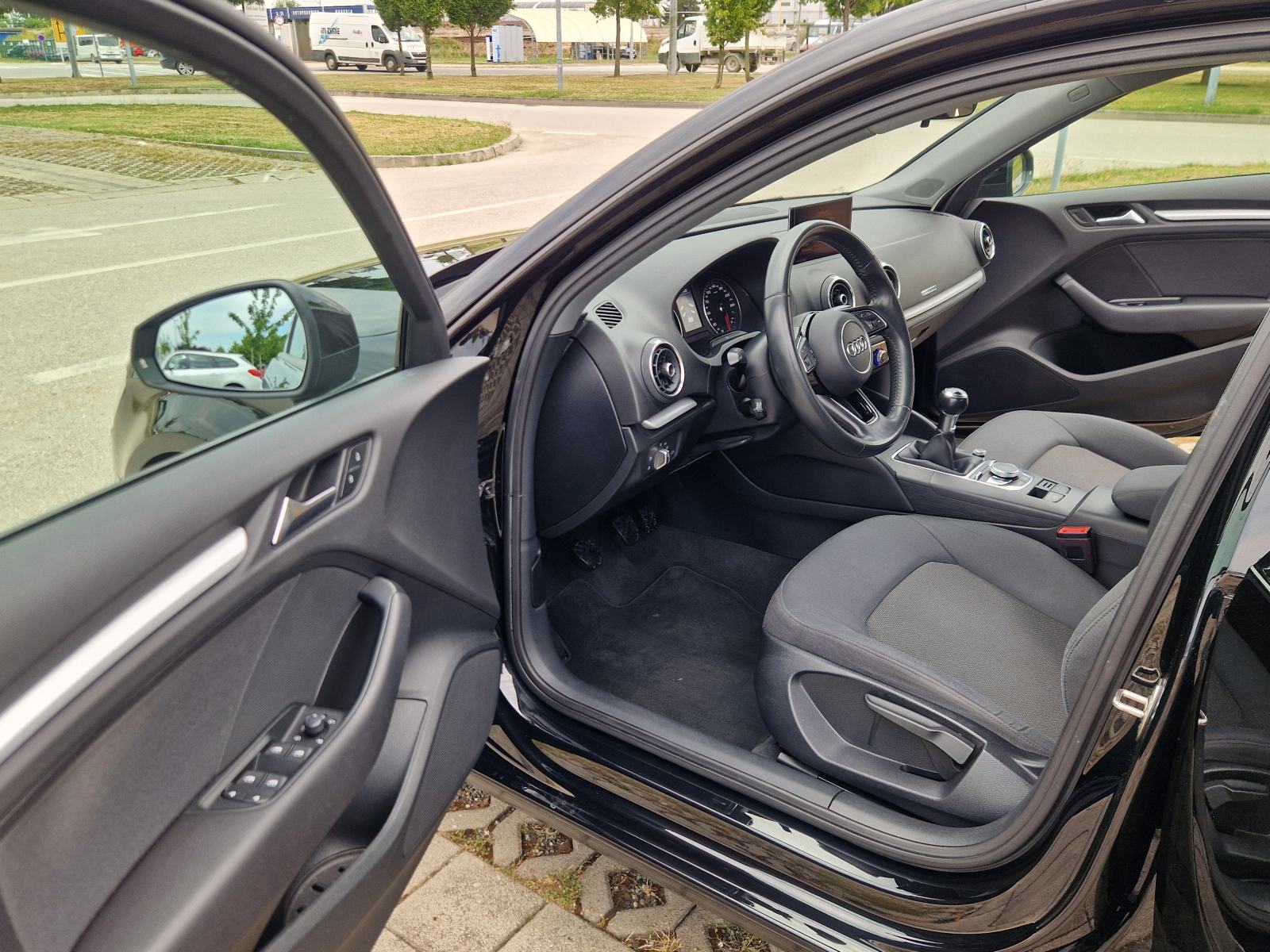 AUDI A3 1.6 TDI SPORTBACK - *VELIKI SERVIS+SERVISNA - BOGATA OPREMA*, fotografija 11