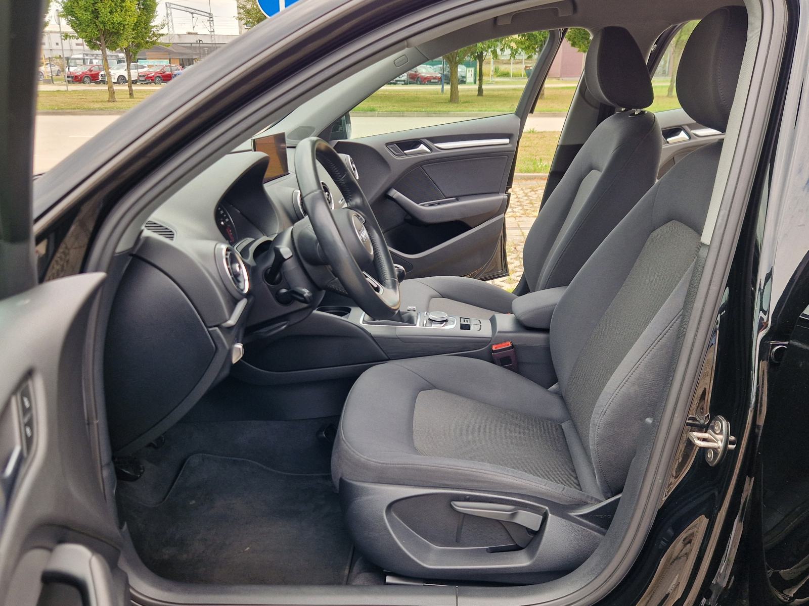 AUDI A3 1.6 TDI SPORTBACK - *VELIKI SERVIS+SERVISNA - BOGATA OPREMA*, fotografija 12
