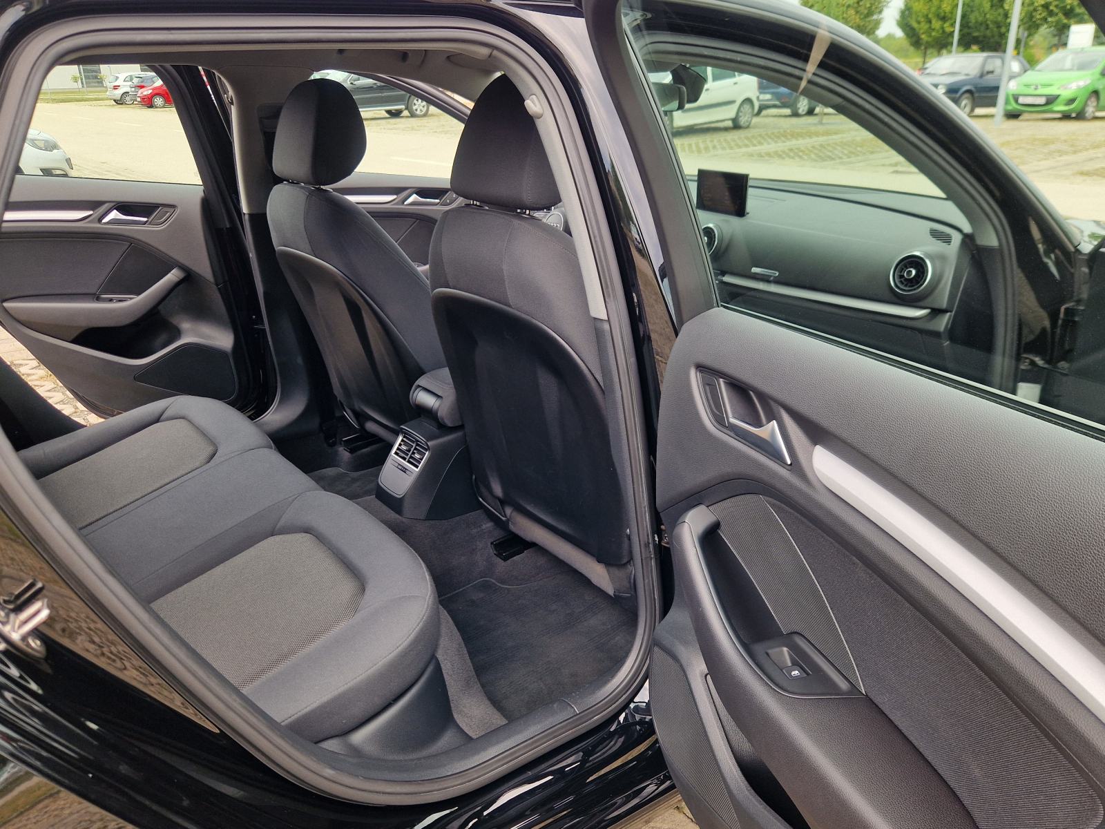 AUDI A3 1.6 TDI SPORTBACK - *VELIKI SERVIS+SERVISNA - BOGATA OPREMA*, fotografija 18