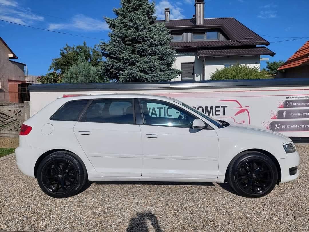 Audi A3 1,6 TDI S-tronic,atraktivan,servisiran, fotografija 7