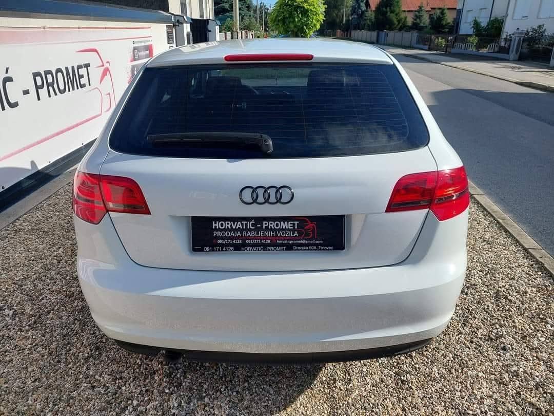 Audi A3 1,6 TDI S-tronic,atraktivan,servisiran, fotografija 8