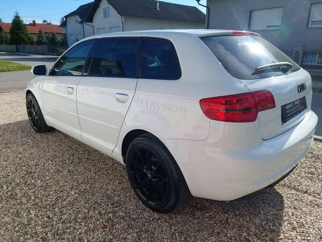Audi A3 1,6 TDI S-tronic,atraktivan,servisiran, fotografija 9