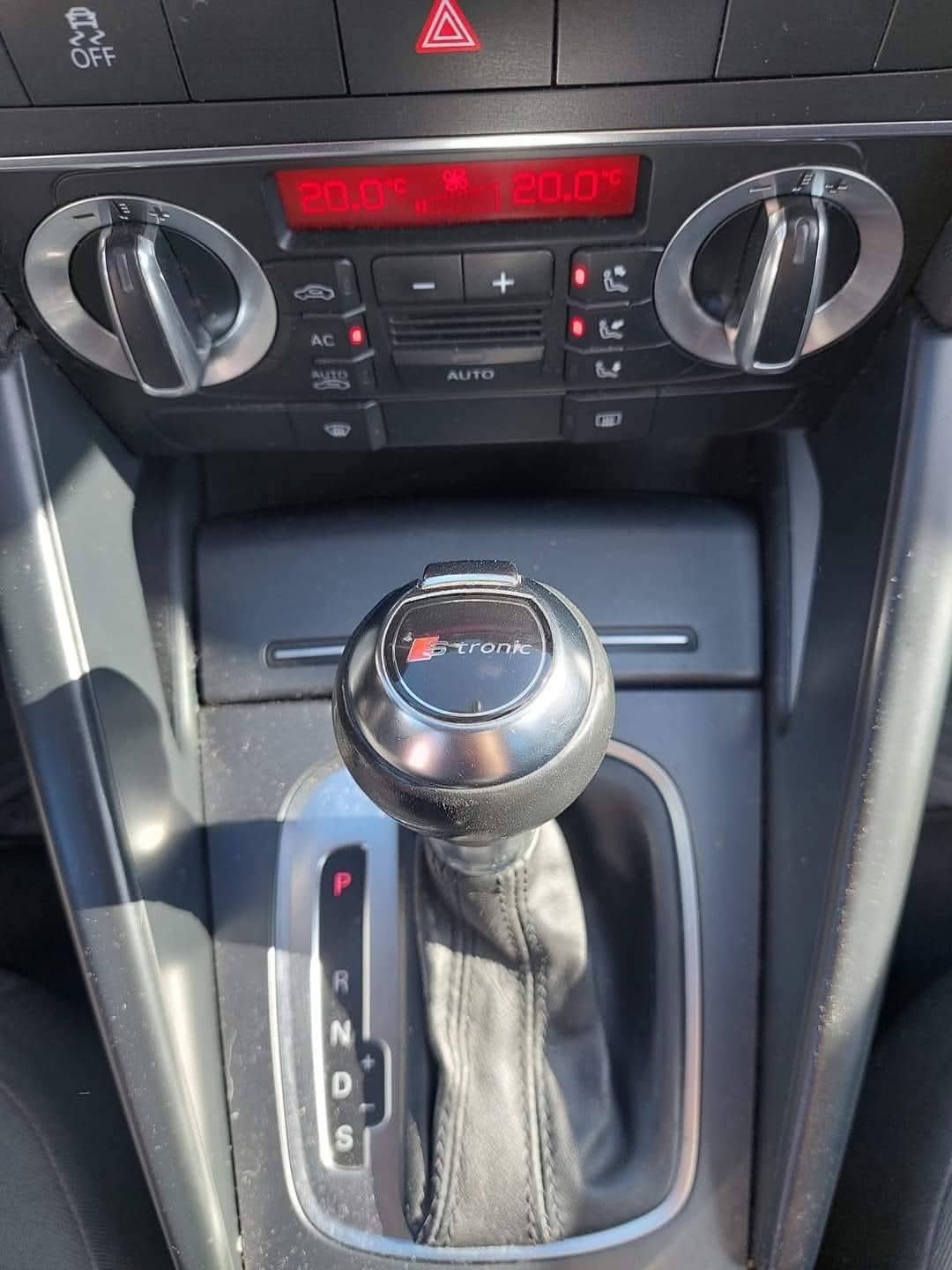 Audi A3 1,6 TDI S-tronic,atraktivan,servisiran, fotografija 10
