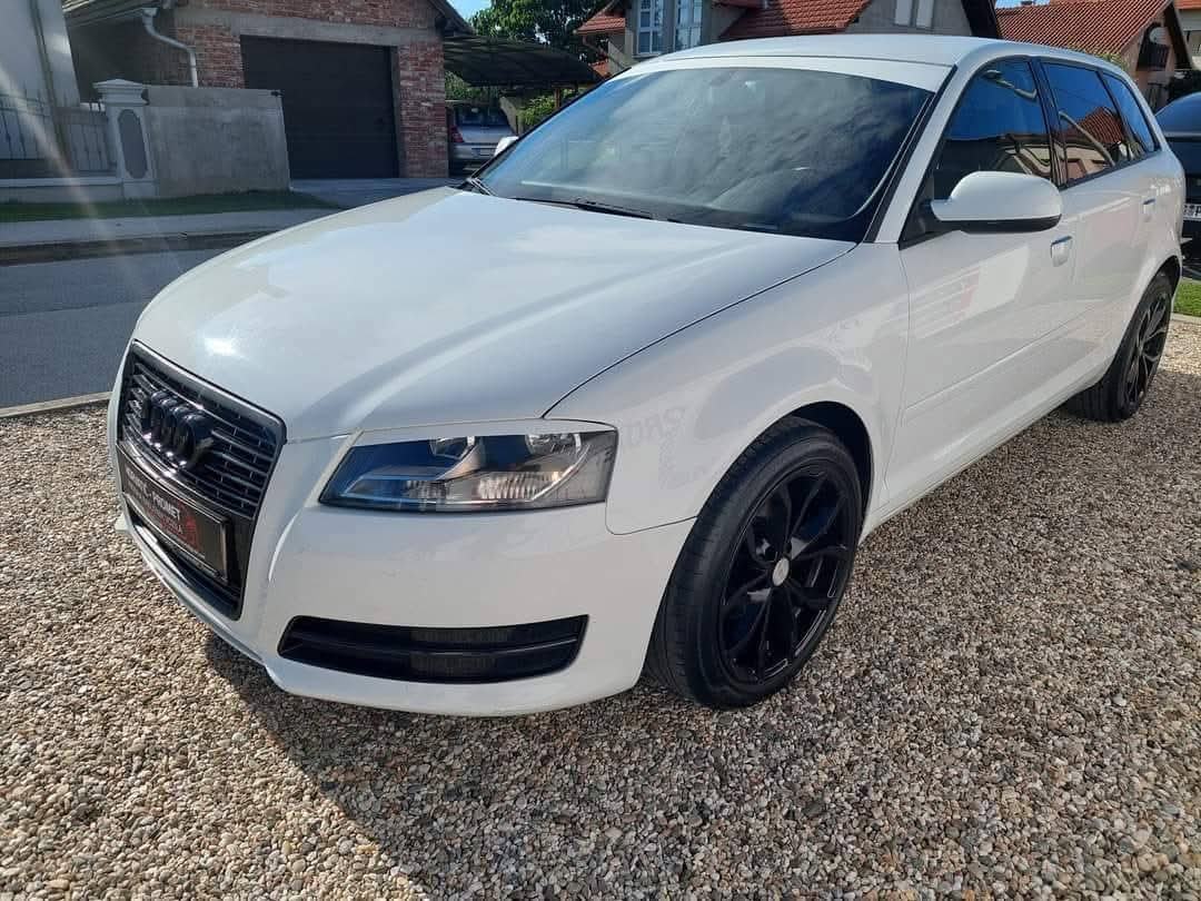 Audi A3 1,6 TDI S-tronic,atraktivan,servisiran, fotografija 15