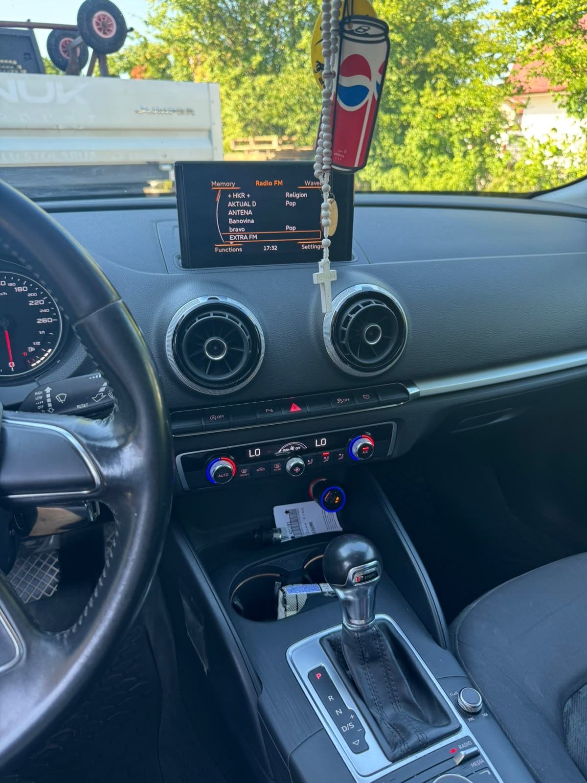 Audi A3 1,6 TDI S-tronic automatik veliki servis nove gume, fotografija 6
