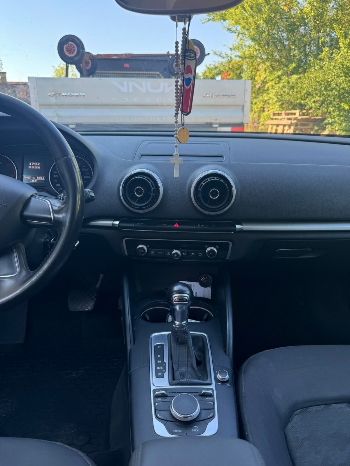 Audi A3 1,6 TDI S-tronic automatik veliki servis nove gume, fotografija 7