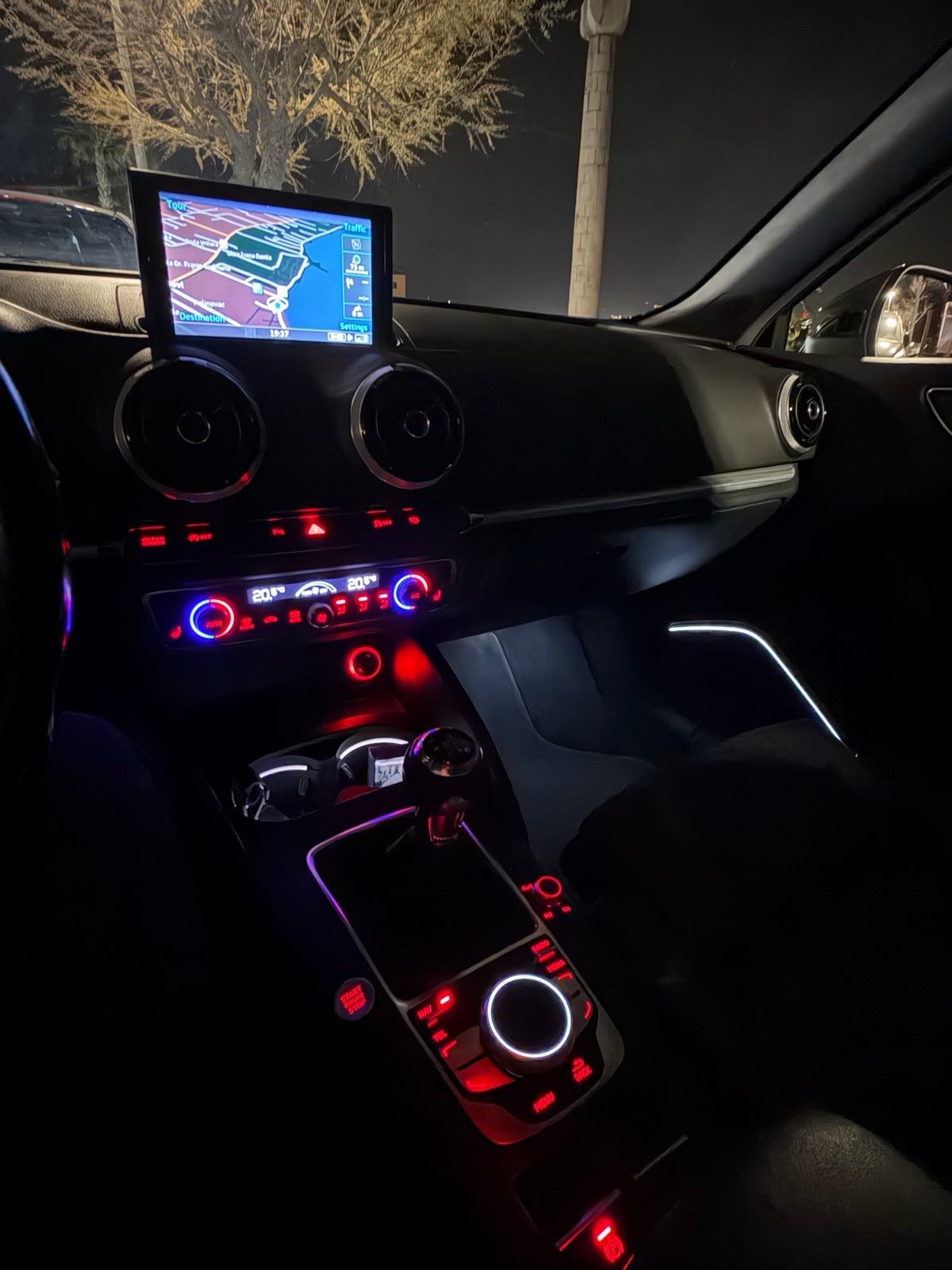 Audi A3 2.0 TDI TOP OPREMA!, fotografija 20