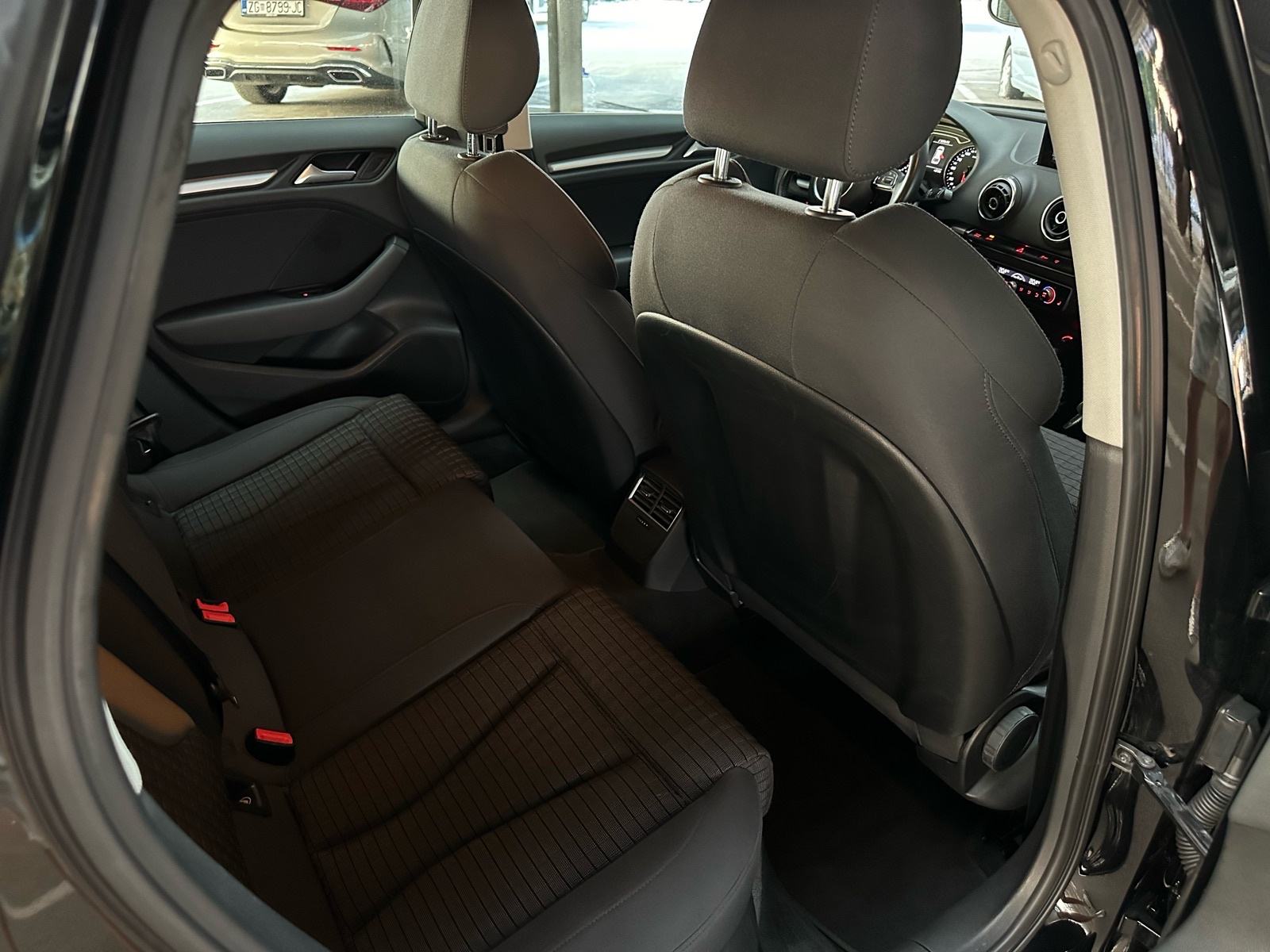 Audi A3 2.0 TDI 150 KS. SPORT *LED* *NAVI* *SERVISNA*, fotografija 17