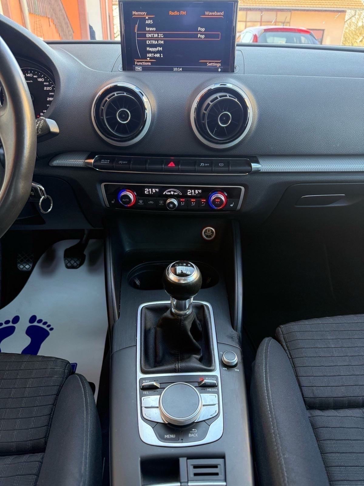 Audi A3 2,0 TDI*AMBIENT*SPORTBACK*NAVIGACIJA*XENON*PDC**VELIKI SERVIS*, fotografija 16