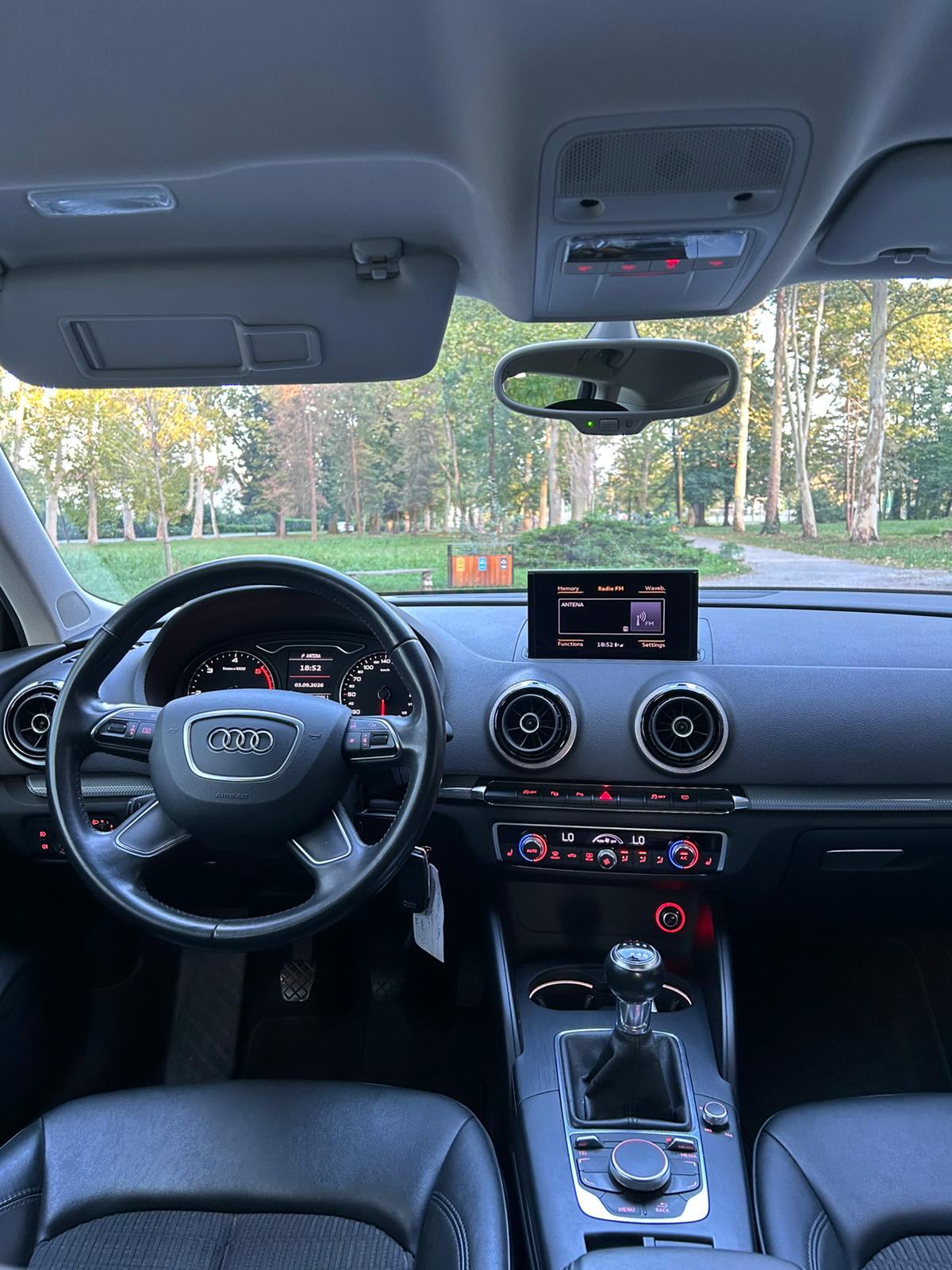 Audi A3 2,0 TDI ambition -ODLIČAN- puno opreme, fotografija 12