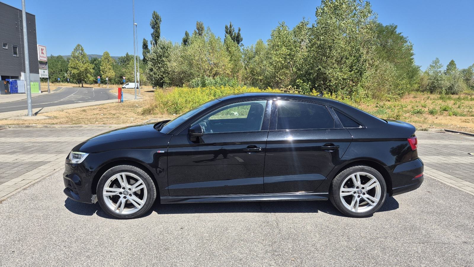 Audi A3 2,0 TDI S-Line #Automatik#Keyless#Led#Servisna#, fotografija 4
