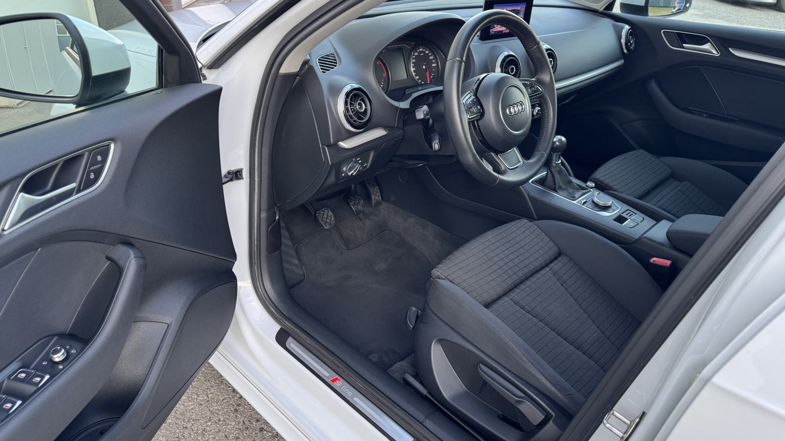 AUDI A3 2,0 TDI S LINE NAVIGACIJA/XENON/DRIVE SELECT, fotografija 7