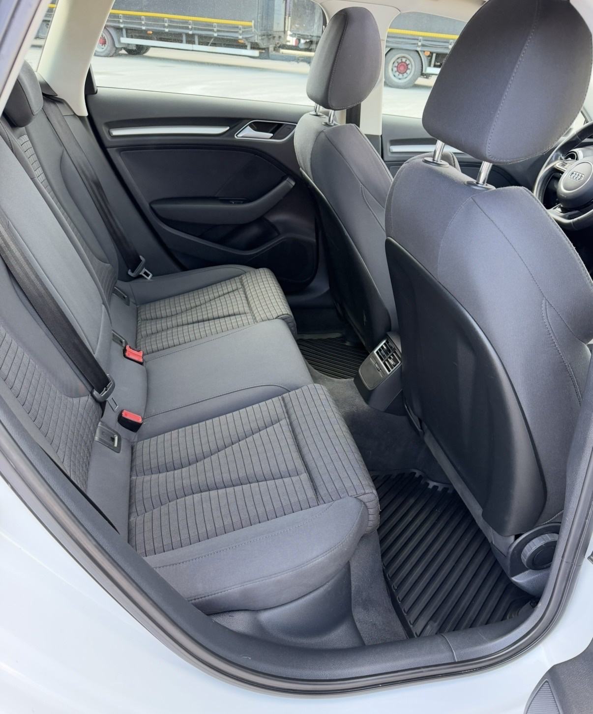 Audi A3 2.0 TDI #PANORAMA #Bi-Xenon #NAVI #PDC, fotografija 14