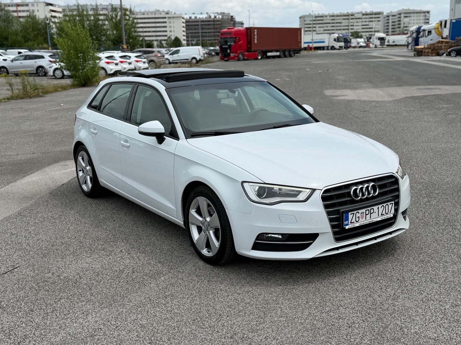 Audi A3 2.0 TDI #PANORAMA #Bi-Xenon #NAVI #PDC, fotografija 3