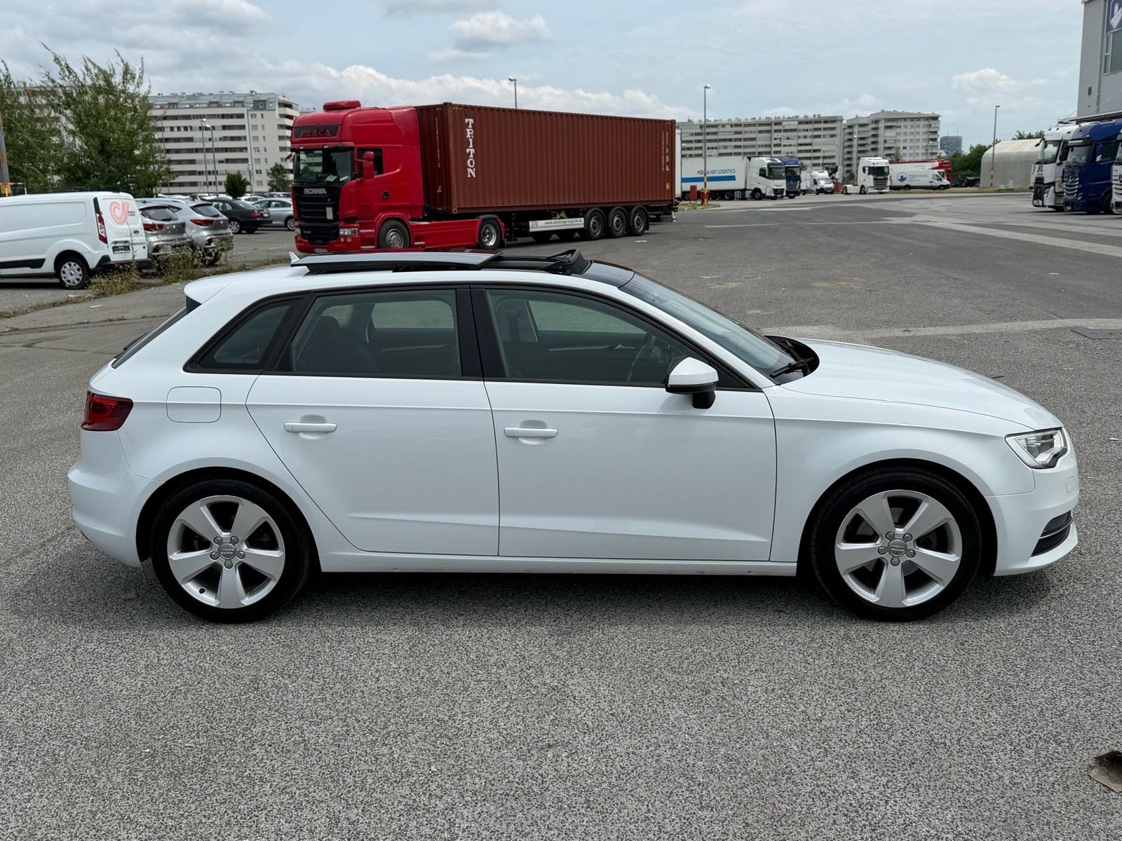 Audi A3 2.0 TDI #PANORAMA #Bi-Xenon #NAVI #PDC, fotografija 4