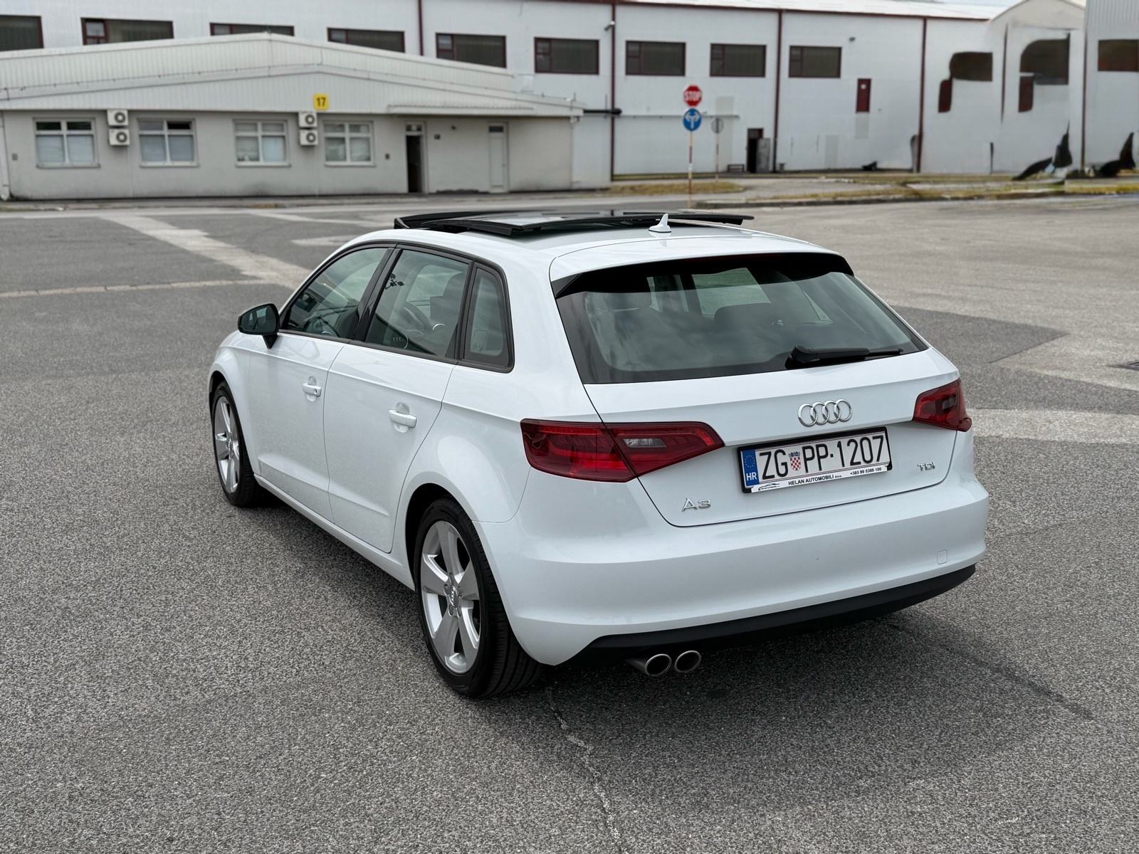 Audi A3 2.0 TDI #PANORAMA #Bi-Xenon #NAVI #PDC, fotografija 8