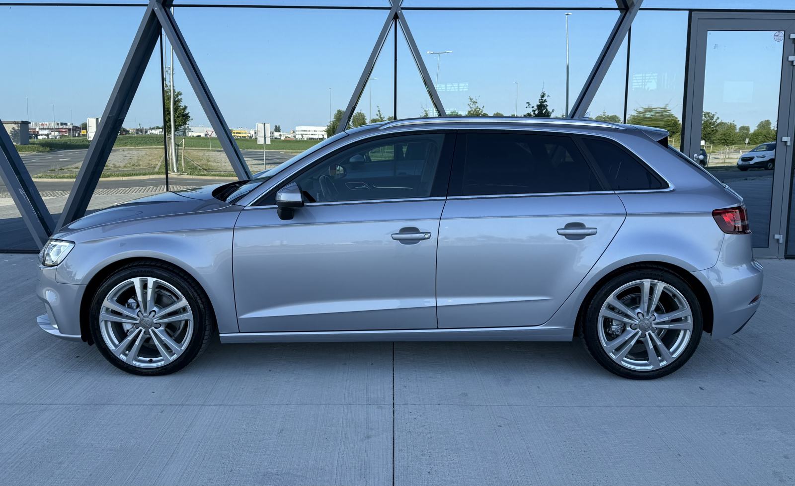 Audi A3 2,0 TDI Sport • VIRTUAL • NAVI • ALU 18 • REG 3/27 •, fotografija 8