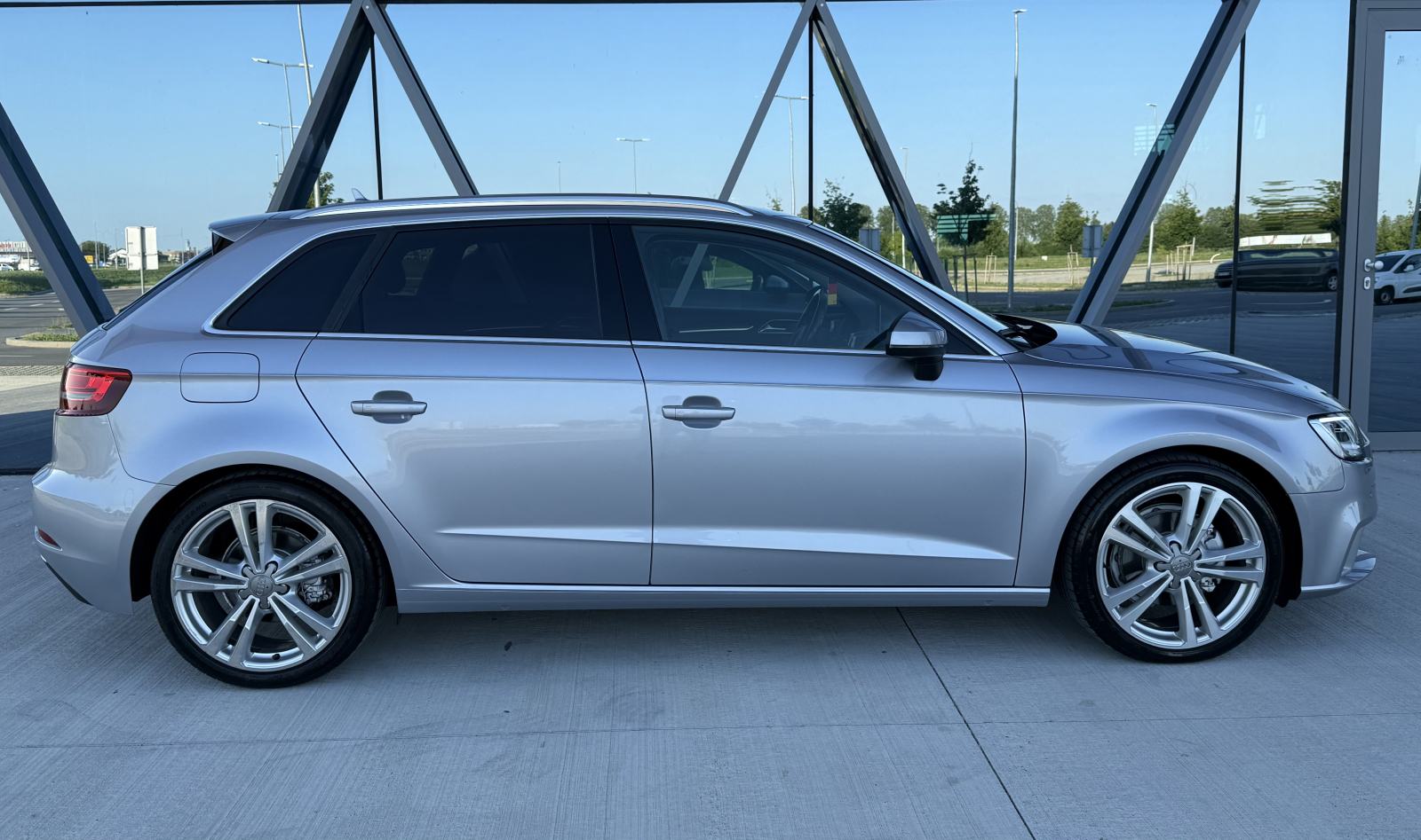 Audi A3 2,0 TDI Sport • VIRTUAL • NAVI • ALU 18 • REG 3/27 •, fotografija 9