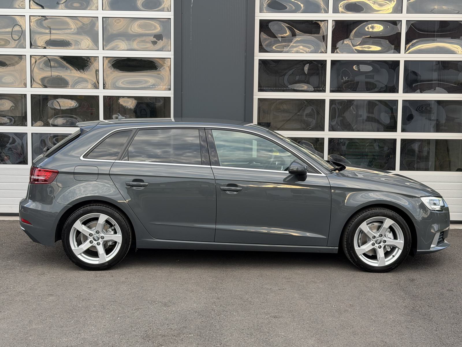 Audi A3 2,0 TDI SPORTBACK/XENON/LED/17/V.SERVIS/JAMSTVO, fotografija 8