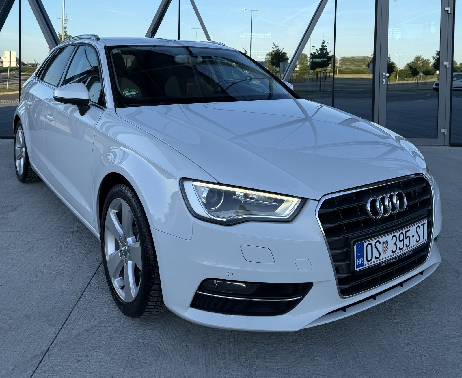 Audi A3 2,0 TDI Sport • XENON • LED • ALU 17 • REG 5/27 •, fotografija 3