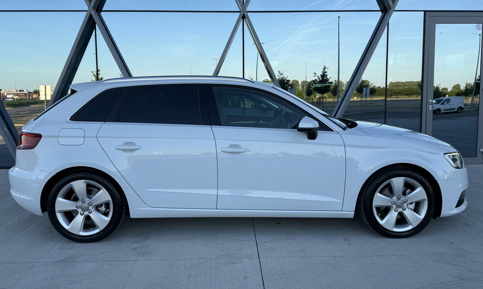 Audi A3 2,0 TDI Sport • XENON • LED • ALU 17 • REG 5/27 •, fotografija 9