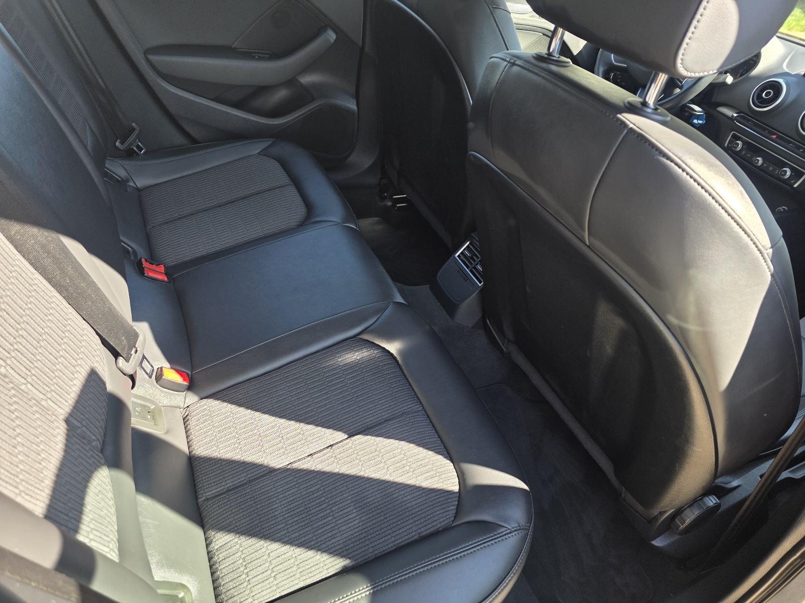 Audi A3 2,0 TDI Sportback S-Tronic automatik,navi,2xpdc,jamstvo, fotografija 8