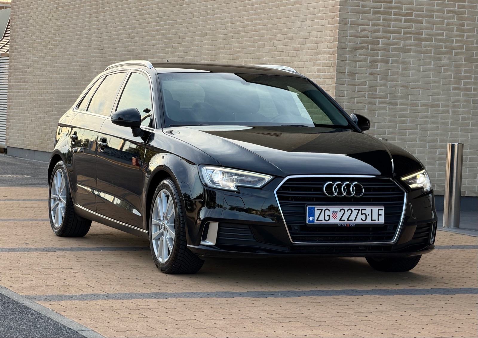 Audi A3 2,0 TDI- UltraBlack/1.Vlasnik/Virtual/LED/ISOFIX/Servisna, fotografija 1