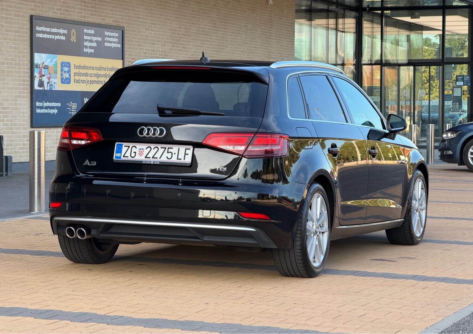 Audi A3 2,0 TDI- UltraBlack/1.Vlasnik/Virtual/LED/ISOFIX/Servisna, fotografija 4