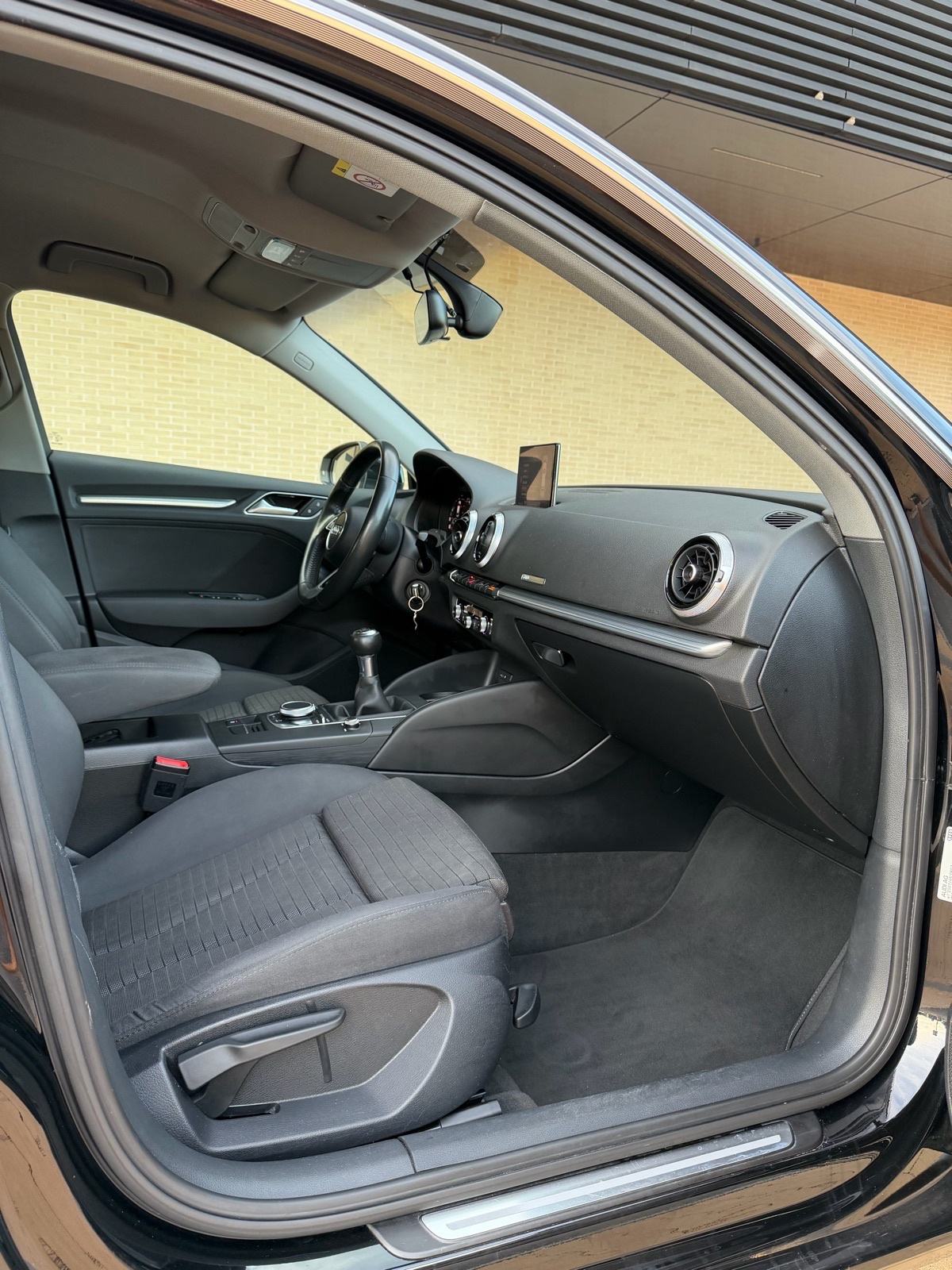 Audi A3 2,0 TDI- UltraBlack/1.Vlasnik/Virtual/LED/ISOFIX/Servisna, fotografija 16