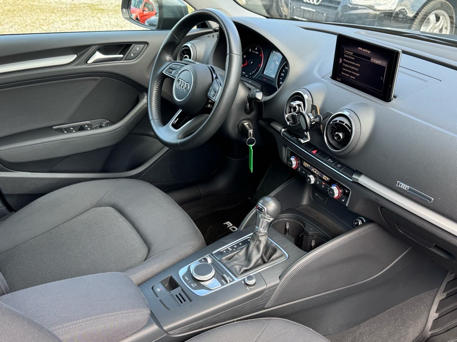 Audi A3 30 TDI AUTOMATIK / PANORAMA / XENON / 2xALU / JAMSTVO, fotografija 15
