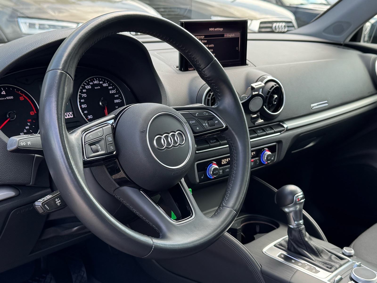 Audi A3 30 TDI AUTOMATIK / PANORAMA / XENON / 2xALU / JAMSTVO, fotografija 18