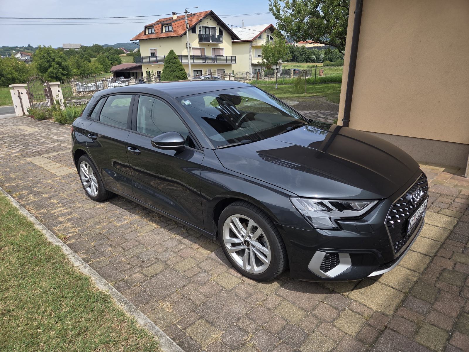 Audi A3 TDI automatik, novi model, advanced, reg 05/2027, 41000 km,PDV, fotografija 2
