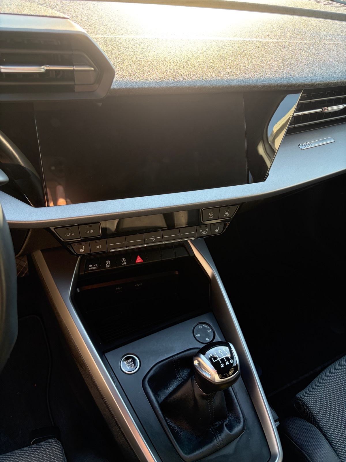 Audi A3 30 TFSI 1,0 TFSI 28 255km Ostecen od leda LEASING, fotografija 14