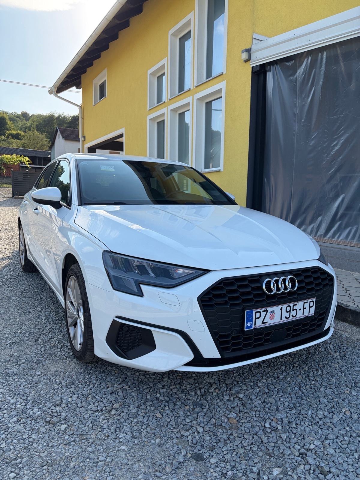 Audi A3 30 TFSI 1,0 TFSI 28 255km Ostecen od leda LEASING, fotografija 2