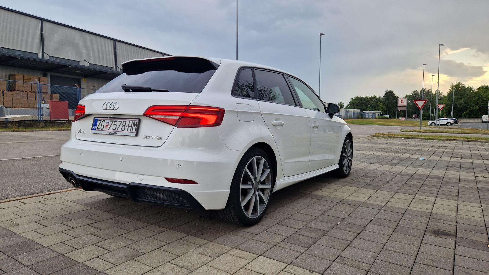 Audi A3 30 TFSI, S-line, Nije uvoz, Vlasnik., fotografija 4