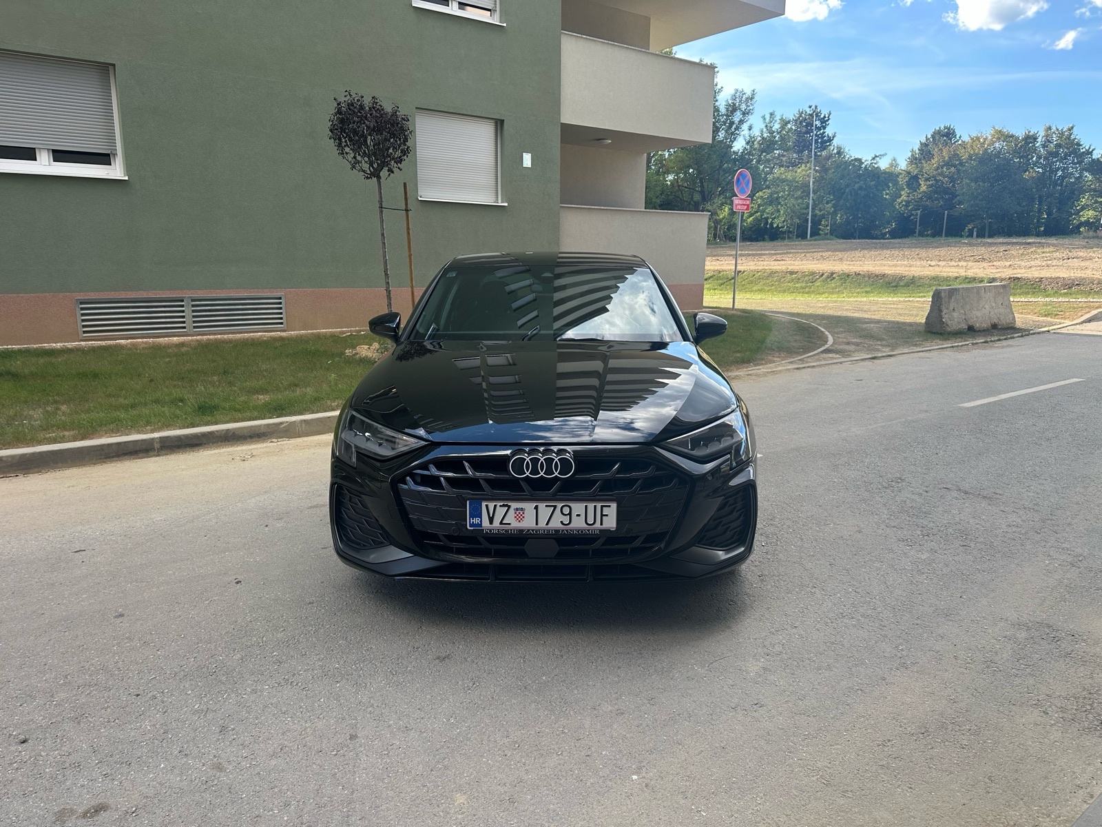 Audi A3 30 TFSI Sedan S-line S-tronic, Kamera, ACC, Koža, PDV, 19”alu, fotografija 2