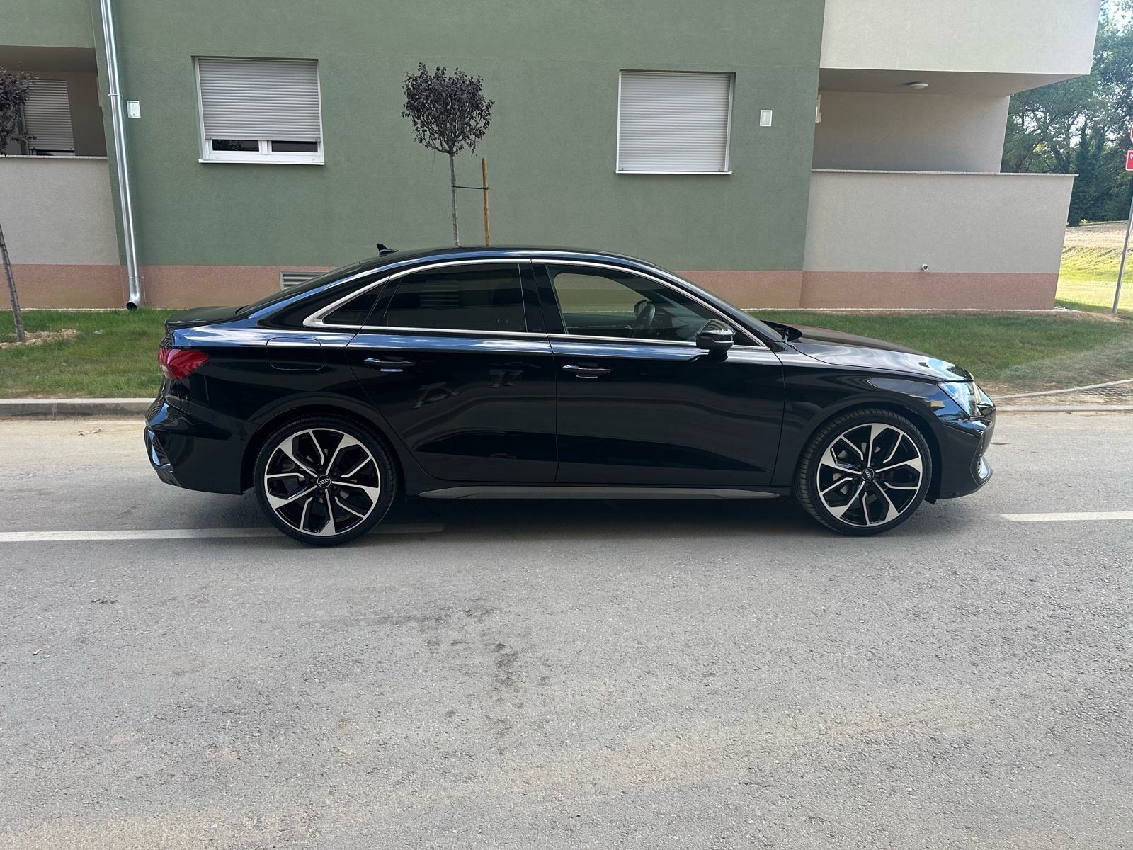 Audi A3 30 TFSI Sedan S-line S-tronic, Kamera, ACC, Koža, PDV, 19”alu, fotografija 5