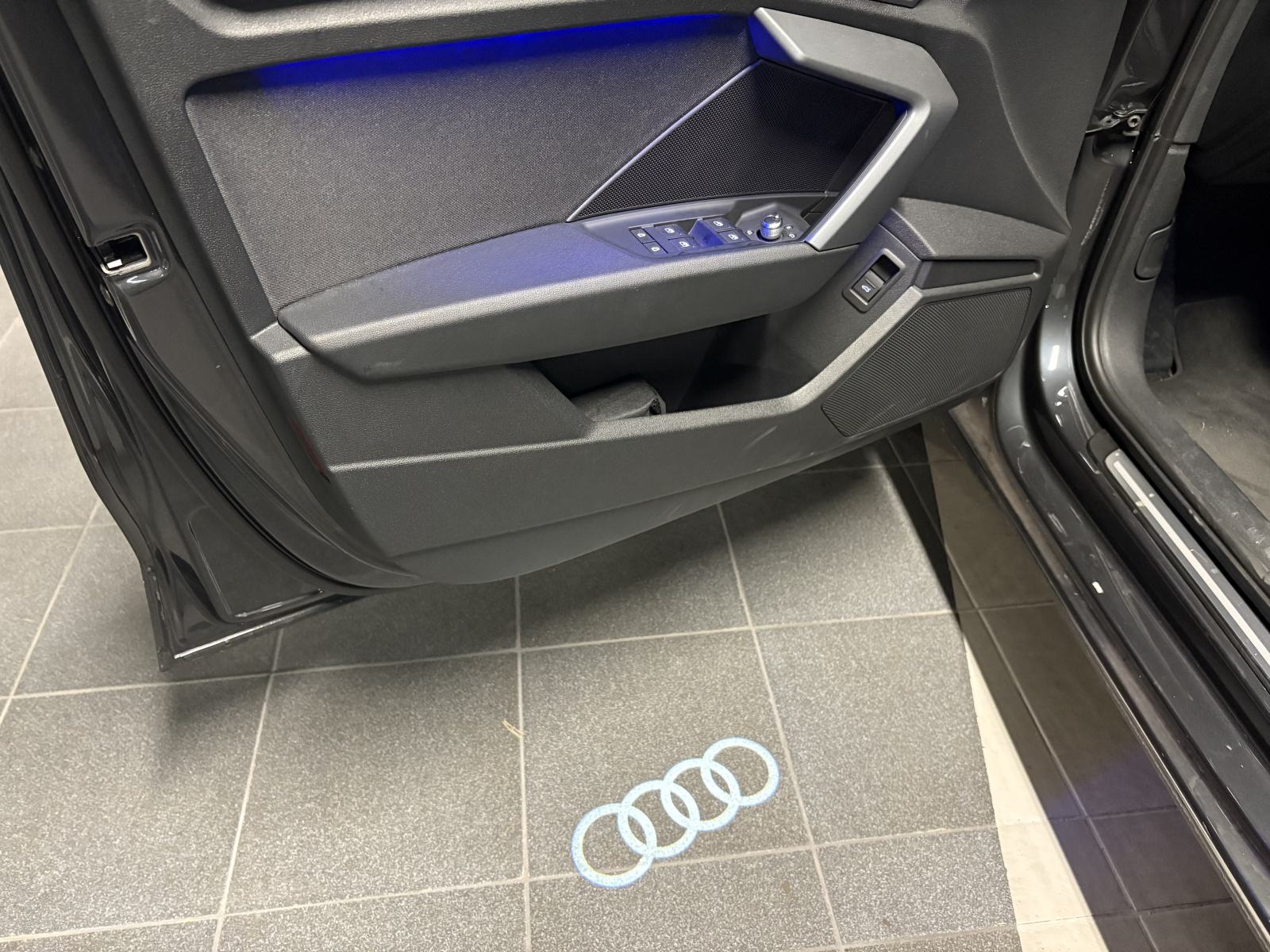 Audi A3 Limousine 35TDI S tr Advanced +,1. vlasnica, kao nov reg. 6/27, fotografija 18