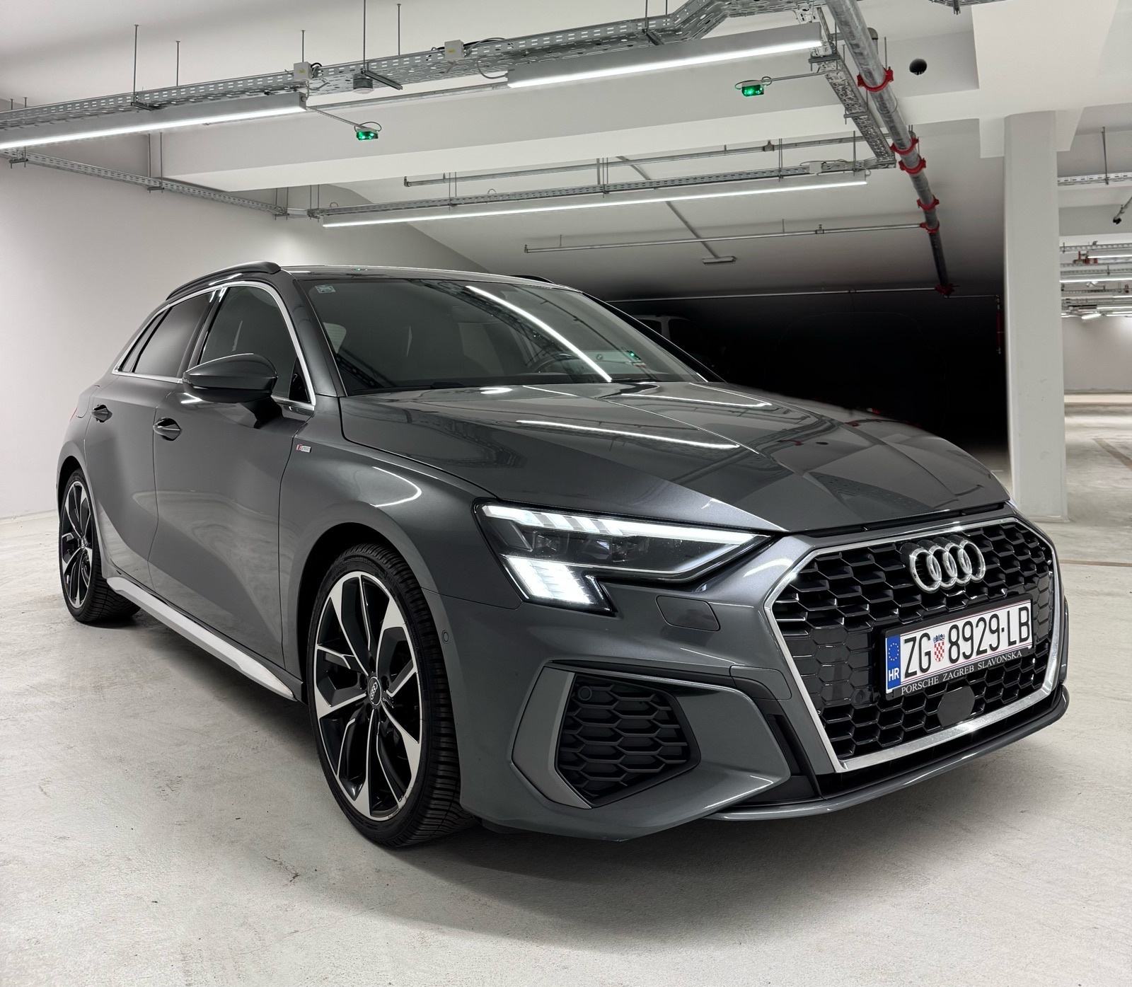 Audi A3 35 TFSI 3xSline Matrix B&O Navi Virtual, fotografija 2